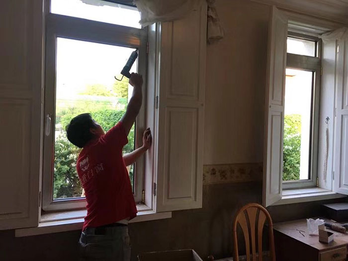 斷橋鋁門(mén)窗